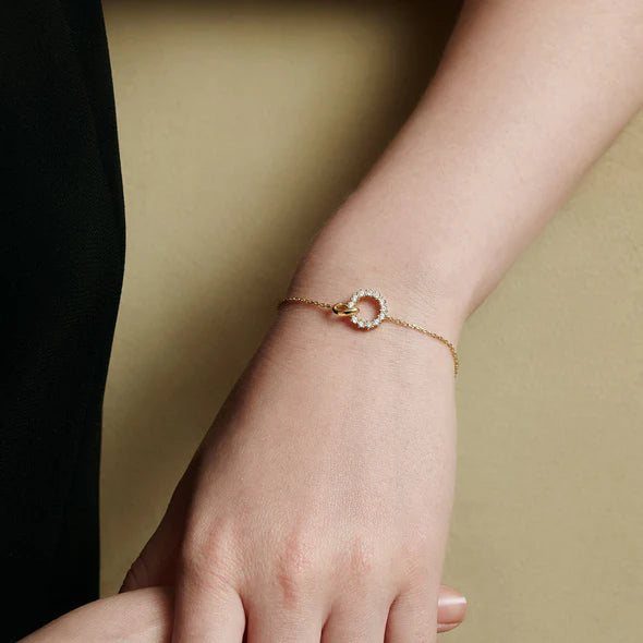 Interlinked Circles Pavé Bracelet in Gold