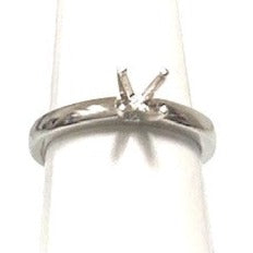 14KW Classic Solitaire Engagement Ring Mounting