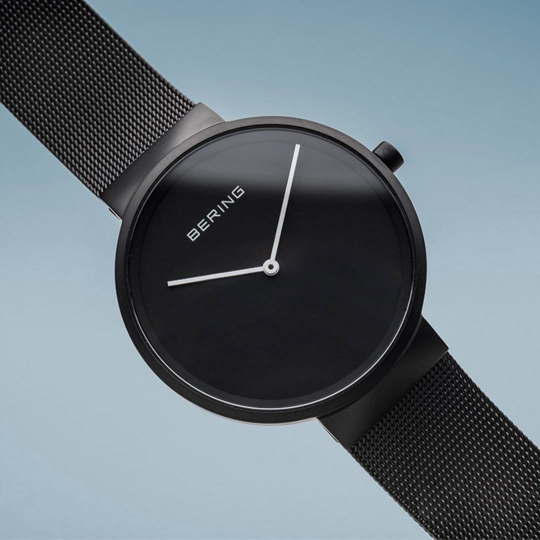 Unisex Classic Watch with Milanese Band in Solid Black