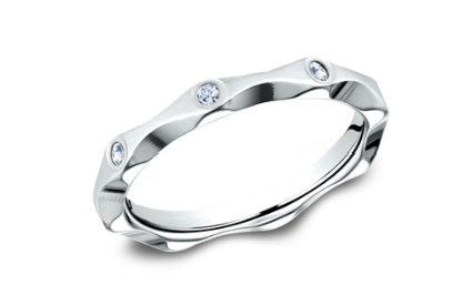 2.5mm SWEETHEART 14K Scalloped Band with Diamonds