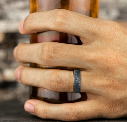 7.5mm 14K & Tantalum Band with Feather Pattern