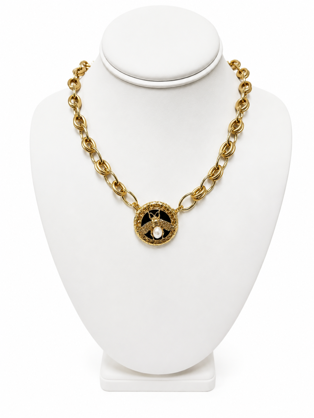Link Necklace with Gucci Signature Bee Button in Gold