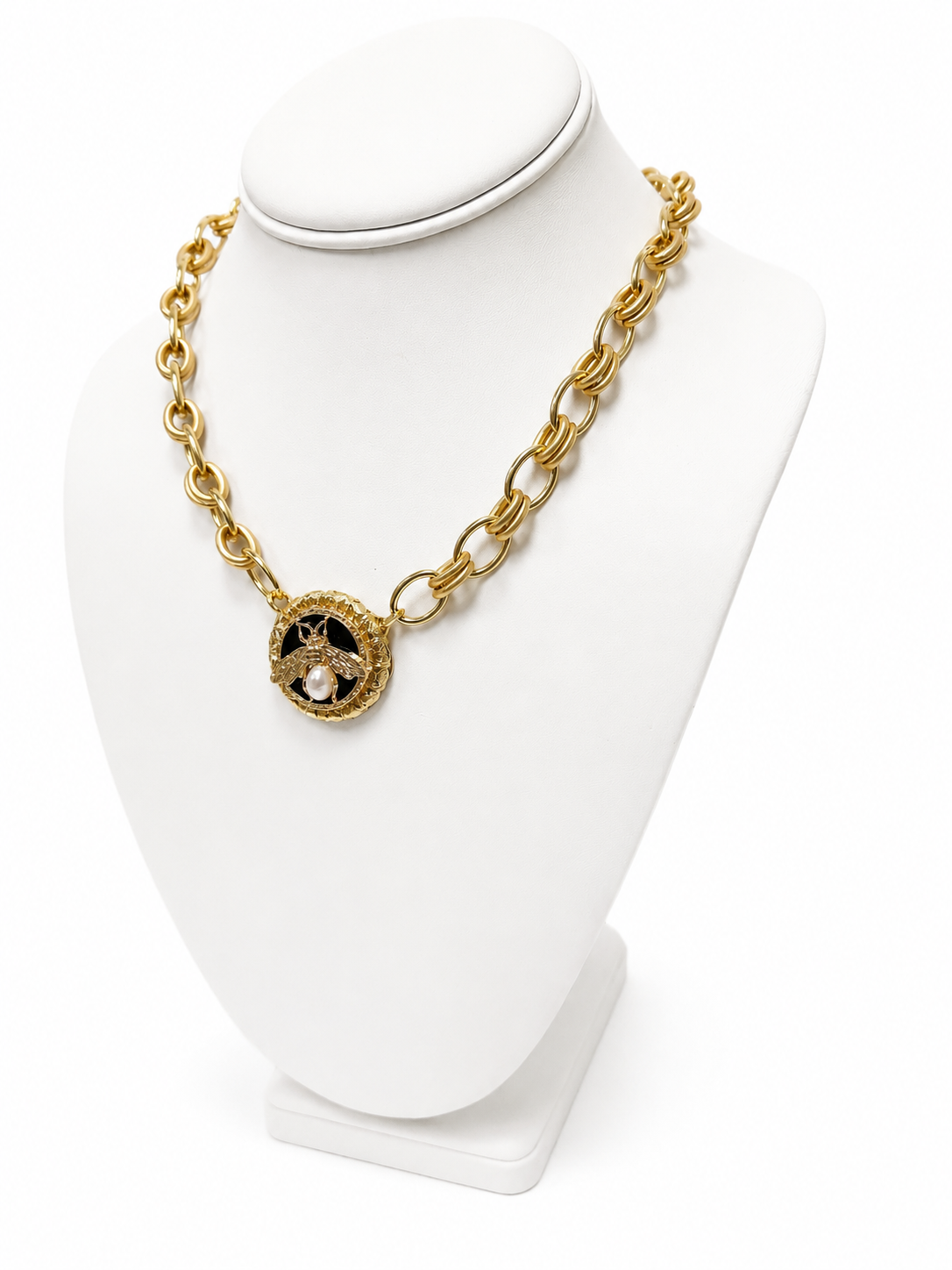Link Necklace with Gucci Signature Bee Button in Gold