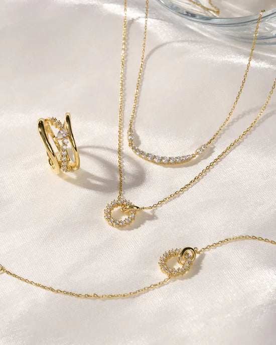 Interlinked Circles Pavé Bracelet in Gold