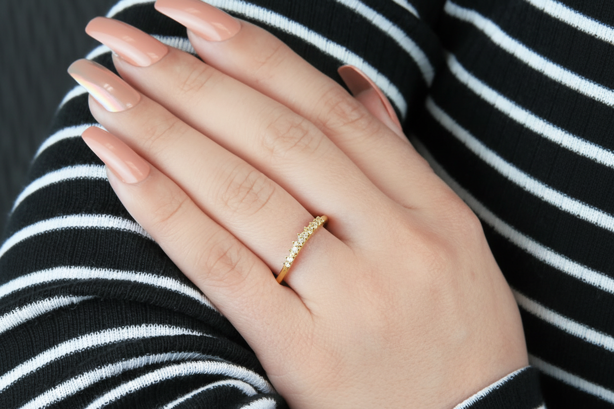 Round Diamond Contour Band in 14K Yellow Gold