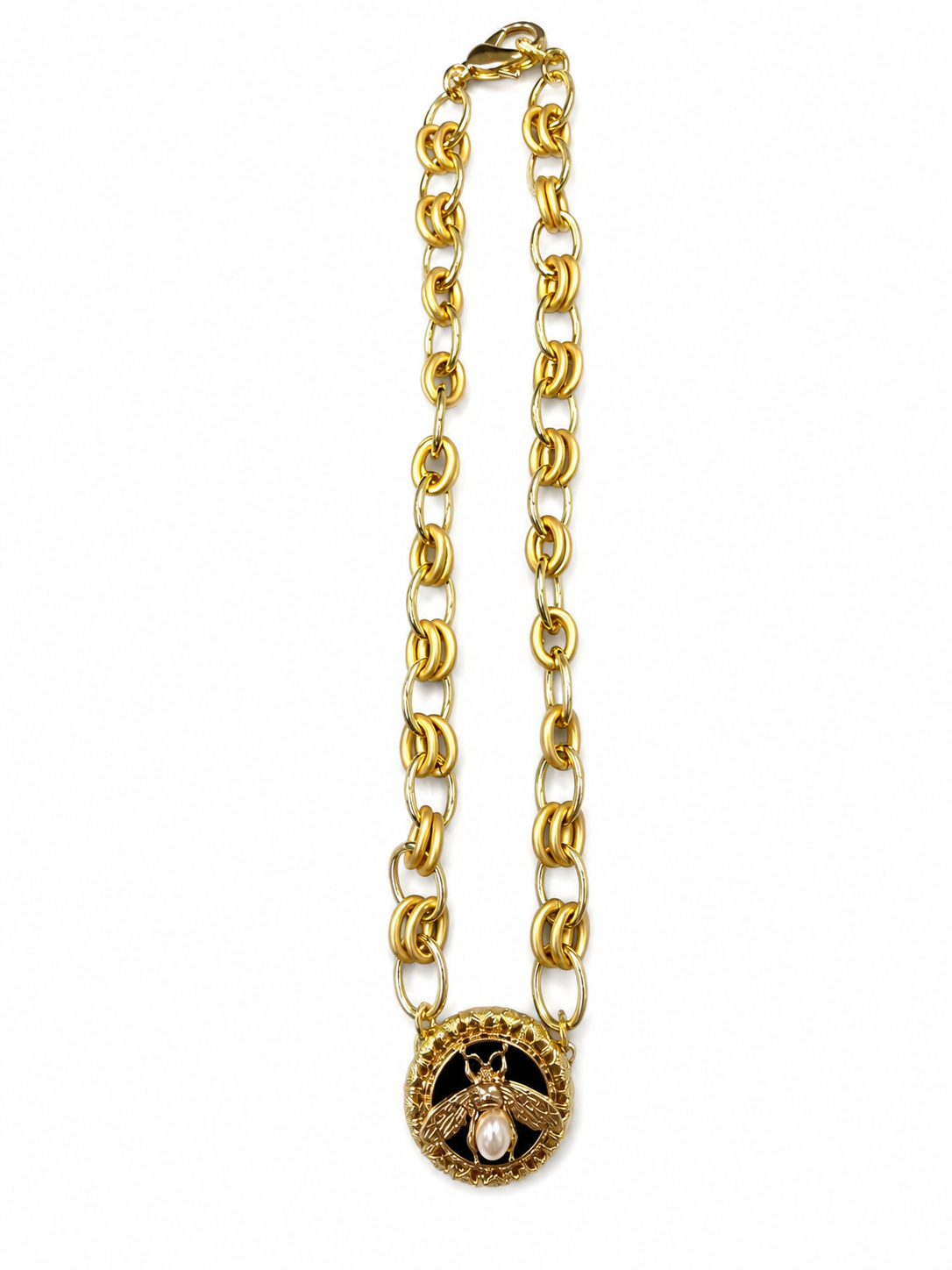 Link Necklace with Gucci Signature Bee Button in Gold
