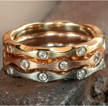 Load image into Gallery viewer, Benchmark 2.5mm 14k Gold Stackable Scalloped Band with Burnish Set Diamonds
